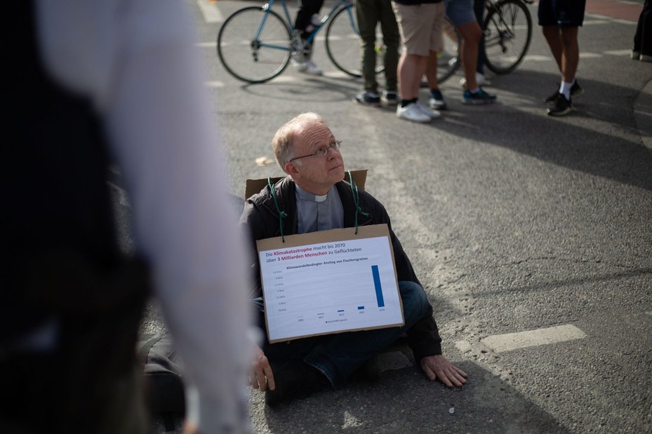 Jörg on 28 October 2022 with activists from the groups Scientists Rebellion, Extinction Rebellion and Last Generation blocking the Karlsstraße in Munich
