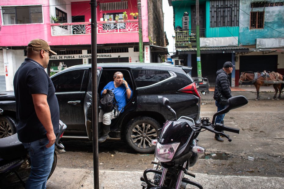 Jani Silva travels in an armour vehicle provided by the Colombian Protection Unit (UNP) with her bodyguards. Tavel subsidies are an important protection mechanisms, but Jani struggles to cover the maintenance and fuel costs.