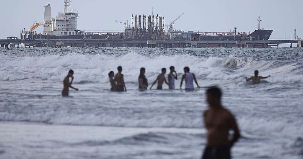 Ramping up Venezuela oil production could risk "methane bomb", data shows